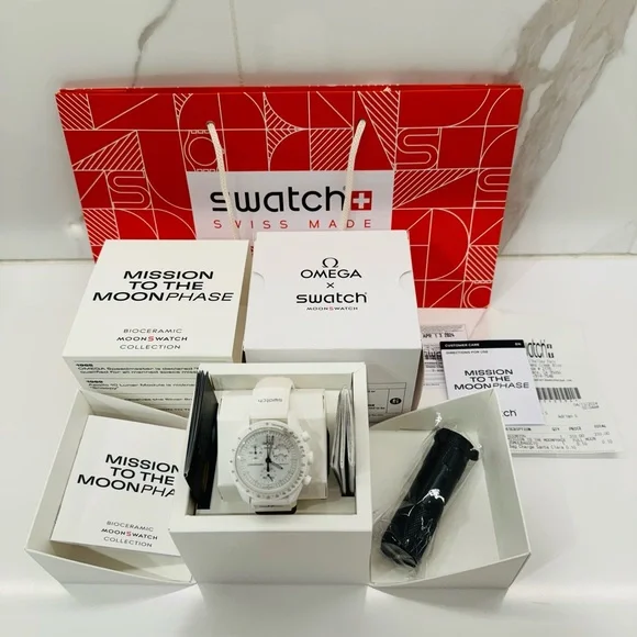 NIB OMEGA X Swatch Snoopy Mission to the Moonphase White - Picture 3 of 16